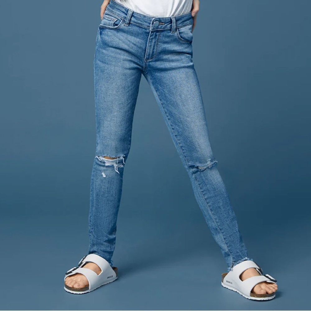 DL1961 DL1961 Chloe Girls Jean - Gulfstream
Regular price $ 69.00 SIZE 7